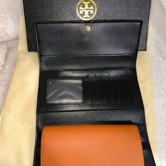 Tory Burch style Tan Logo Continental Wallet - Picture 4 of 4